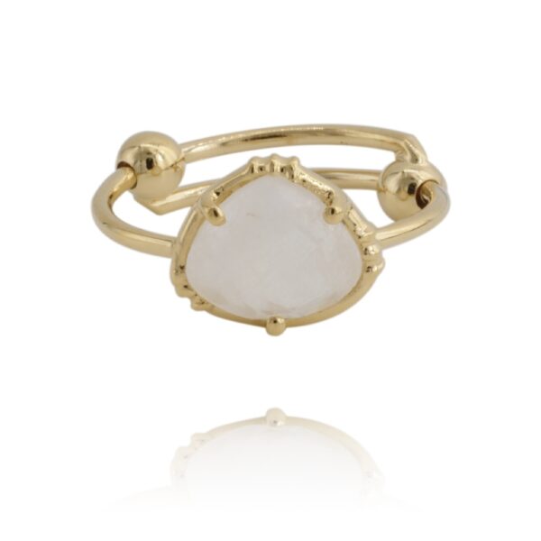 bague dorée en laiton doré avec pierre centrale en pierre de lune Au fil de LO chez Dolita bijoux