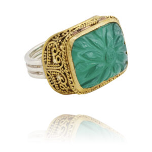 bague en laiton doré et argent en agate verte avec un motif gravé fleuri de la marque de bijoux française Canyon