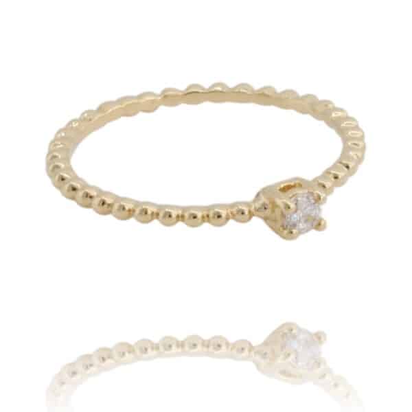 bague fine dorée solitaire type alliance avec oxyde de zirconium