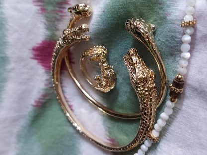 Assortiment bracelets crocodile et bracelet panthère
