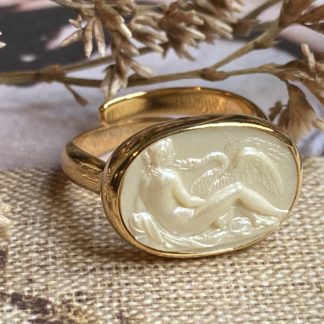 Bague Leda ivoire blanc nacré création Grand Tour Collection