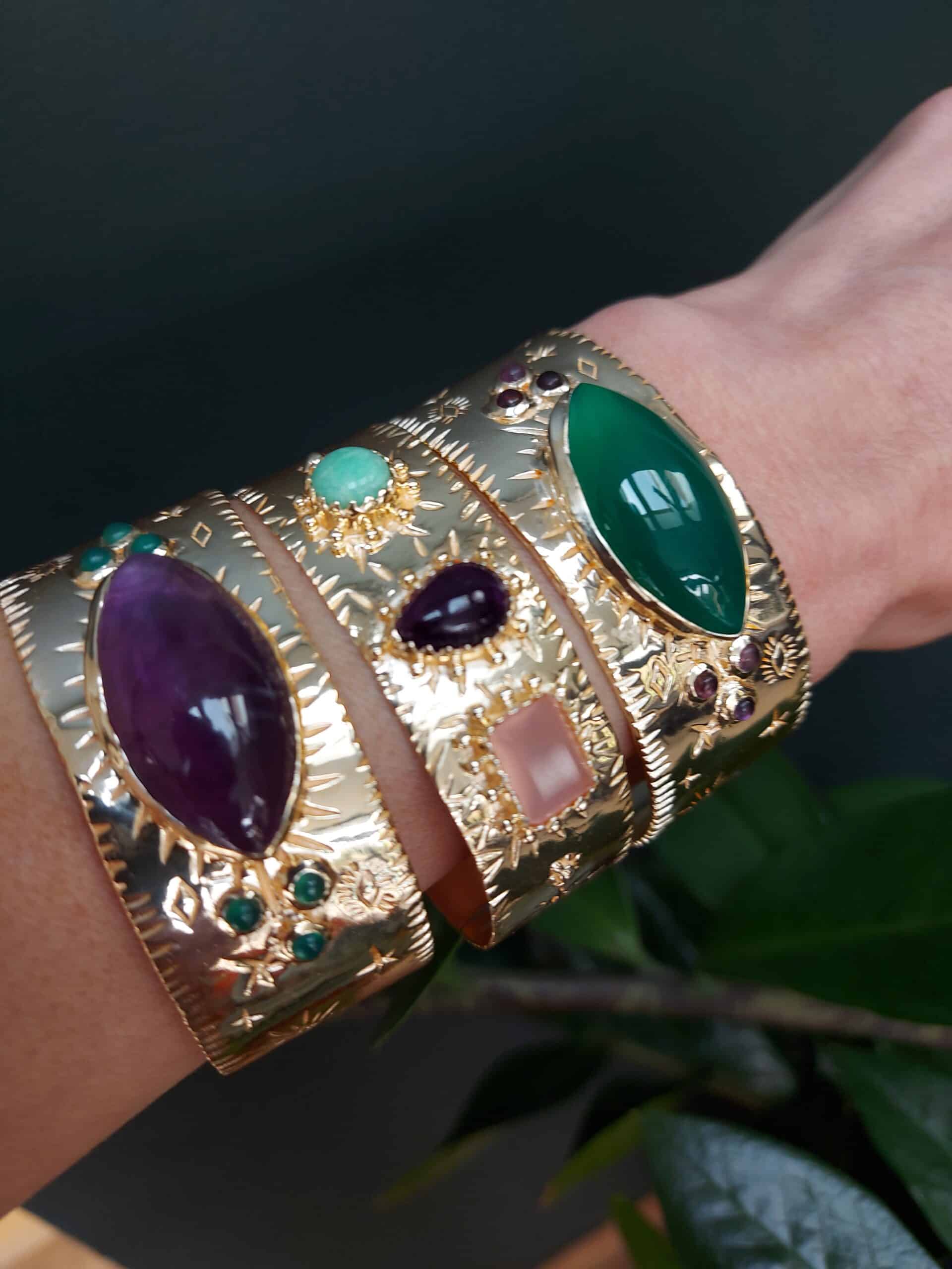 Bracelets manchettes Summy en quartz rose, améthyste et amazonite et bracelet Seika en agate verte et grenat ou améthyste et agate verte