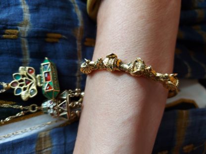 Bracelet Aya éléphant porté avec colliers Joe et Esme talisman