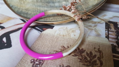 Détails bracelet Heishi en corne rose malabar