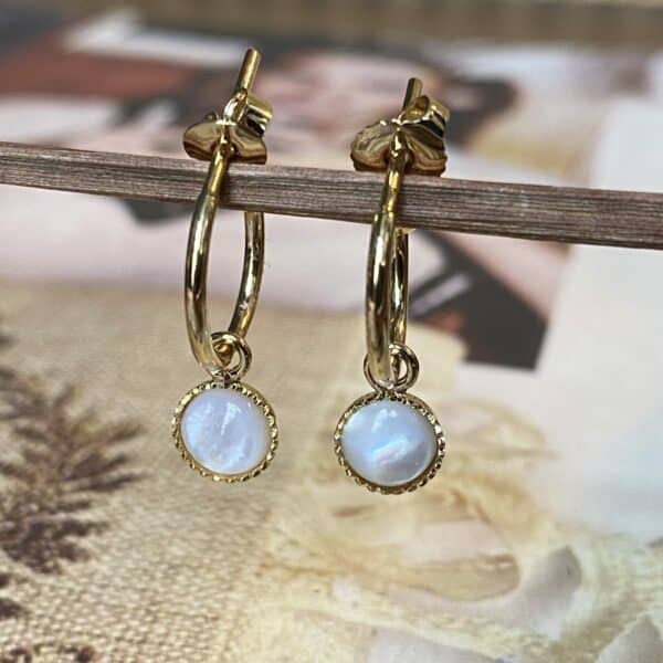 Boucles d'oreilles Laurine en nacre blanche