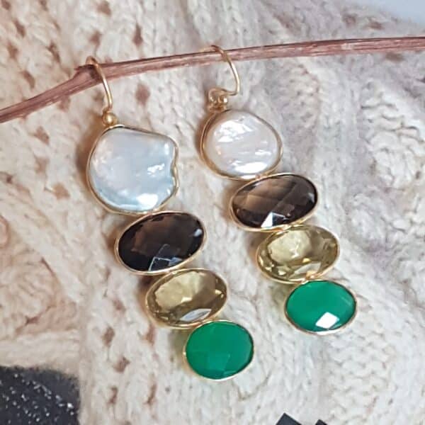 Boucles d'oreilles Anna nacre blanche, quartz fumé, citrine et agate verte par Diaperis