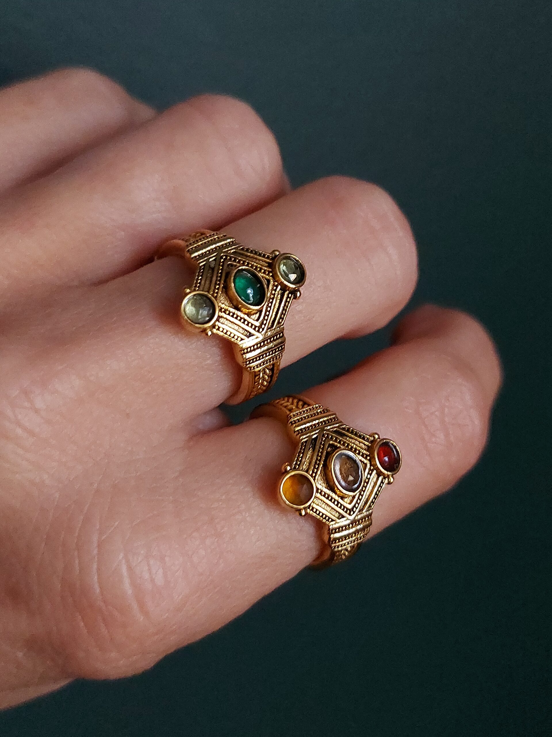 Bagues Rory en tourmaline bleue, agate verte, cornaline, grenat et améthyste