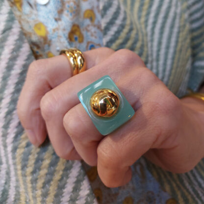 bague Arya en résine bicolor turquoise et métal doré par lucas jack chez Dolita-bijoux