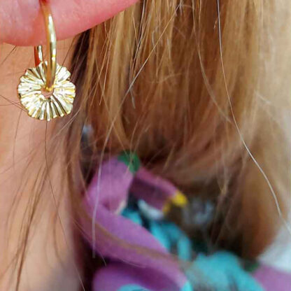 boucles d'oreilles mini créoles dorées femme simona par Petite Madame chez Dolita-bijoux