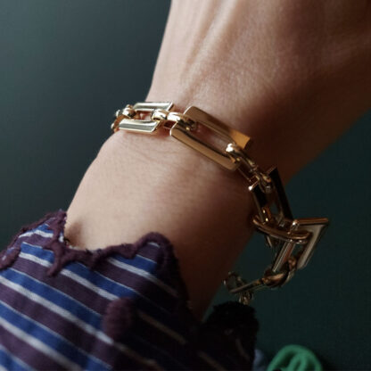 bracelet Karl maille rectangulaire dorée femme bijoux tendance par chic Alors chez Dolita-bijoux