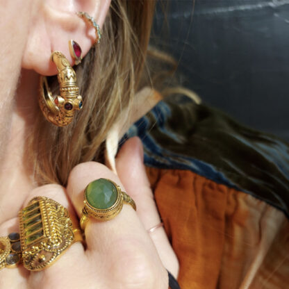 Boucles d'oreilles créoles Jasmine avec pierres semi précieuse par La2L chez Dolia-bijoux