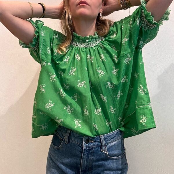 Top femme fleurie en soie vert par MABE chez Dolitabis