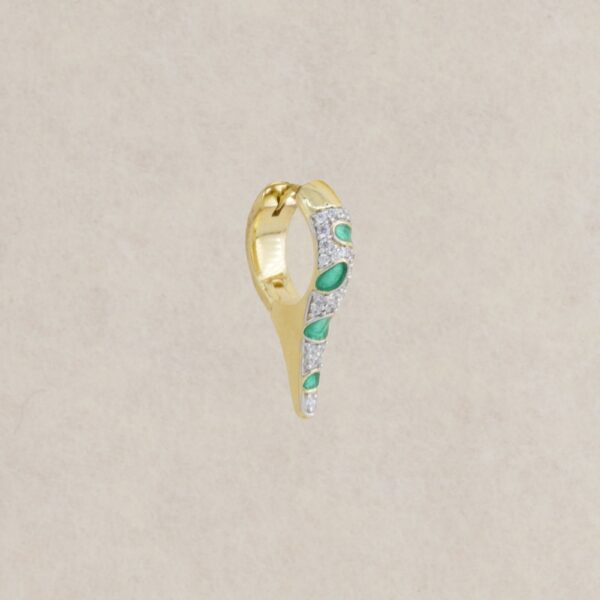 Boucle d'oreille Ranee vert à l'unité de Be Maad, en zircons vert et émails colorés, disponible chez Dolita