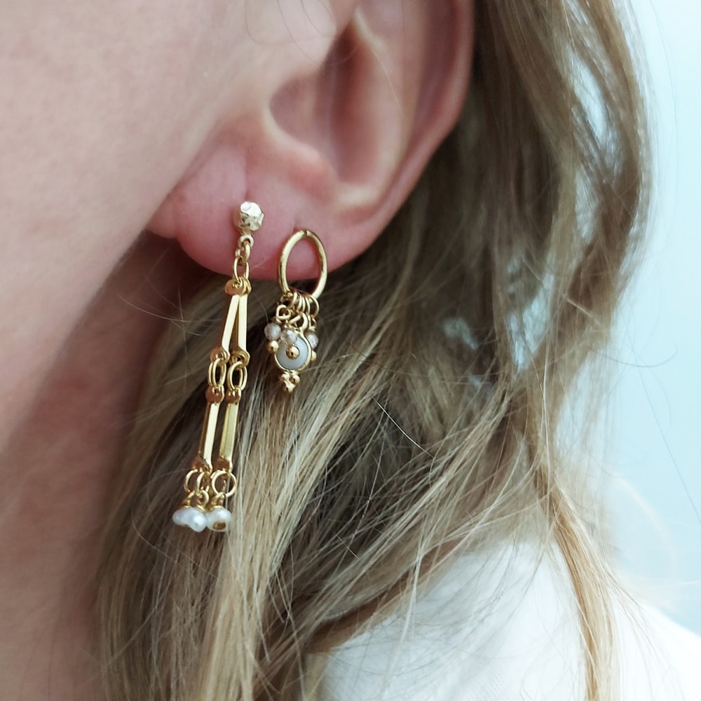 Boucles d'oreilles Tala moyenne By Garance en perles de culture sur chaînes dorées