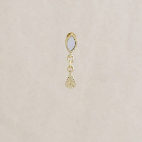 Mono boucle tendance Nala Nacre by Be Maad en laiton doré à l'or fin 18K avec pierres naturelles et pampilles