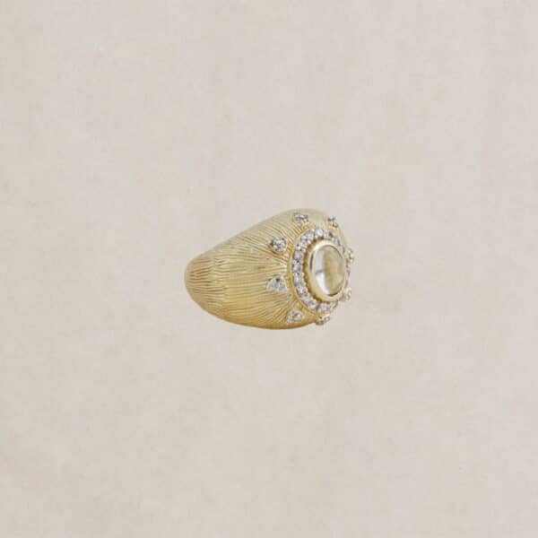 Bague "Cyclamen" en plaqué or avec Améthyste verte et zircons signée Diaperis. Chez Dolitabis