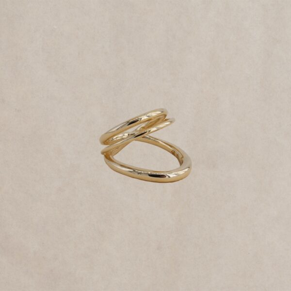 Bague Valse en plaqué or ou argent 925 avec trois anneaux entrelacés, création du designer Philia. chez Dolita-bijoux