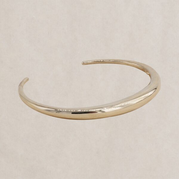 Bracelet Jonc Noble en plaqué or ou argent 925, bijou élégant et intemporel du créateur Philia, résistant à l'eau. chez Dolita bijoux