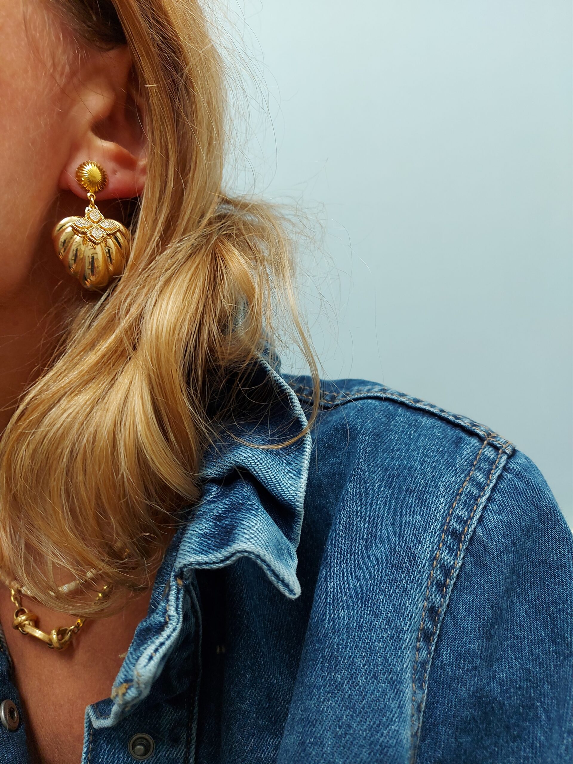 Boucles d’oreilles Cœur – Jorgina doré à l’or fin & zircons - Image 2