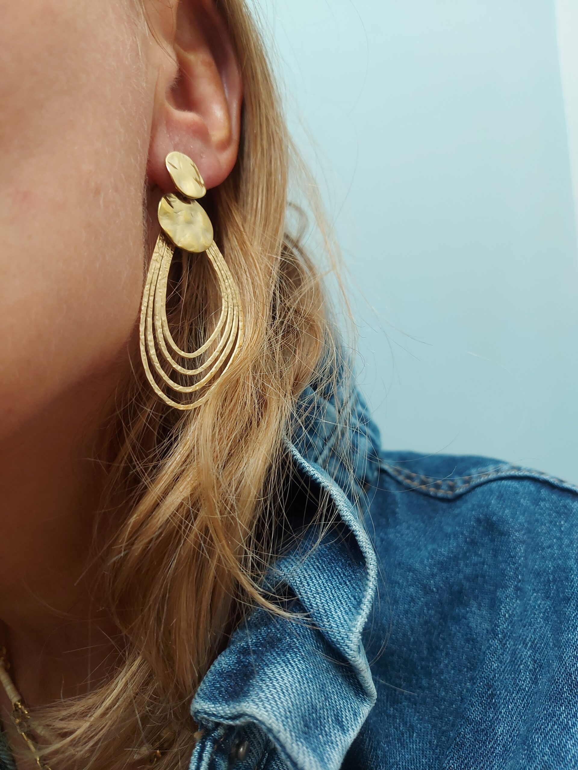 Boucles d’oreilles Fantaisie Martelées – Jorgina doré à l’or fin - Image 2