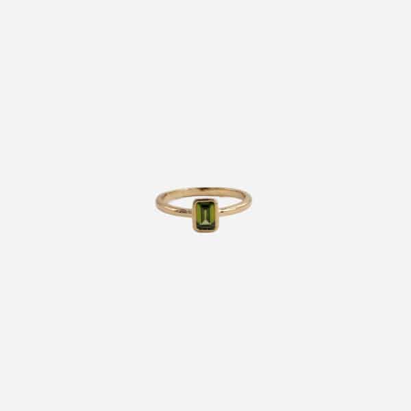 Bague Léontine pierre olive rectangulaire plaqué or 18k – bague fine minimaliste Dolita